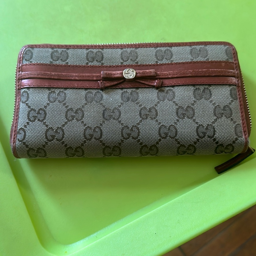 Authentic Gucci wallet
